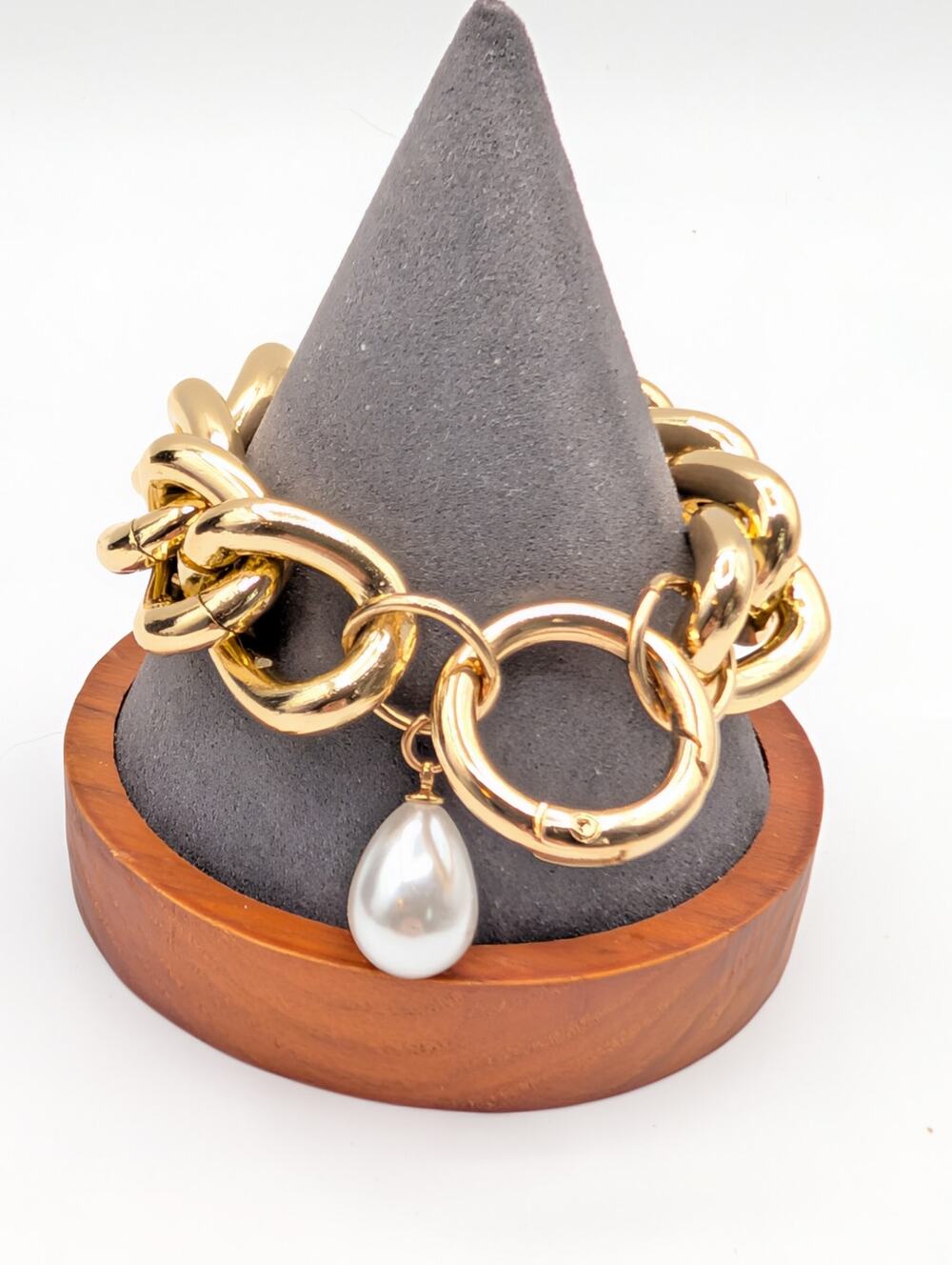 Chunky Gold Tone Curb Link Teardrop Pearl Dangle Charm Chain Bracelet